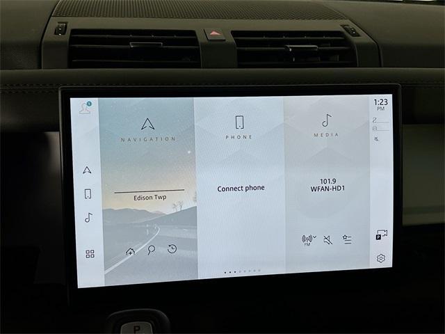 Photo of 2025 Fuji White Land Rover Defender