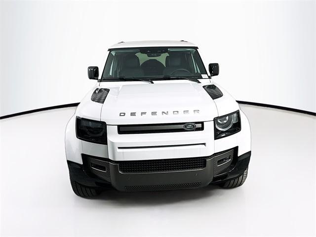 Photo of 2025 Fuji White Land Rover Defender