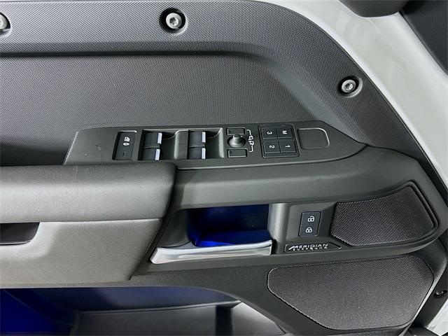 Photo of 2025 Fuji White Land Rover Defender