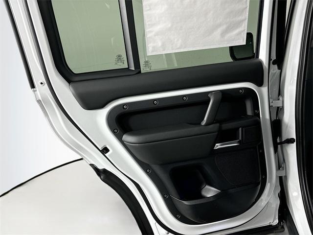 Photo of 2025 Fuji White Land Rover Defender