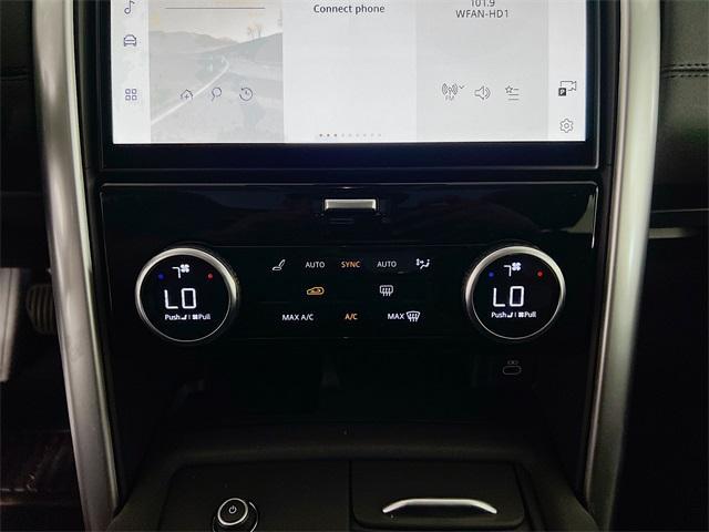 Photo of 2024 Santorini Black Land Rover Discovery