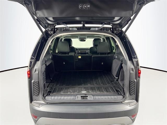 Photo of 2024 Santorini Black Land Rover Discovery