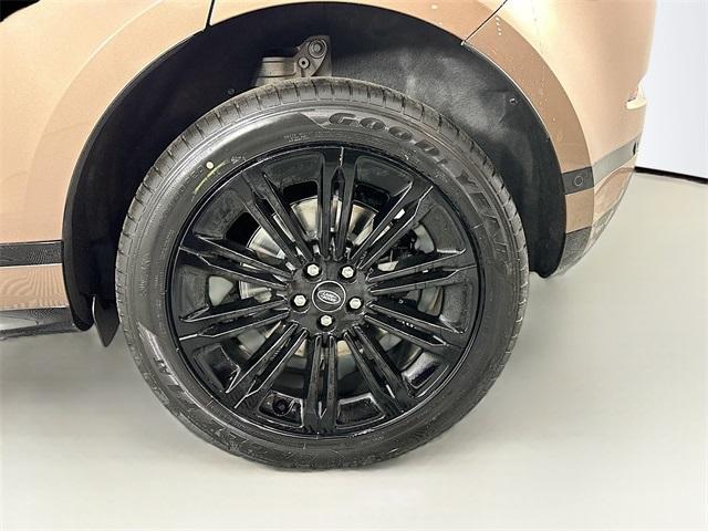 Photo of 2026 Corinthian Bronze Land Rover Range Rover Evoque
