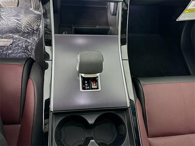 Photo of 2026 Ostuni Pearl White Land Rover Range Rover Velar