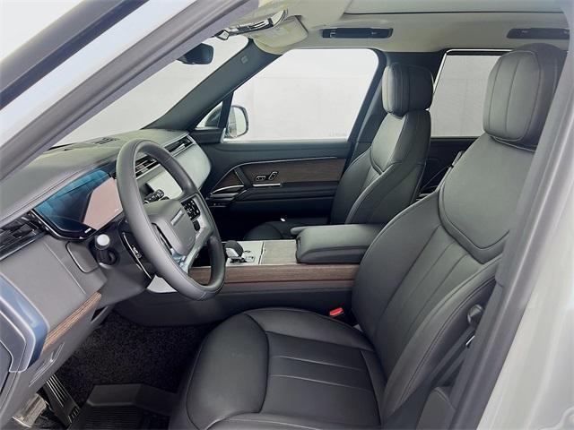 Photo of 2025 Fuji White Land Rover Range Rover