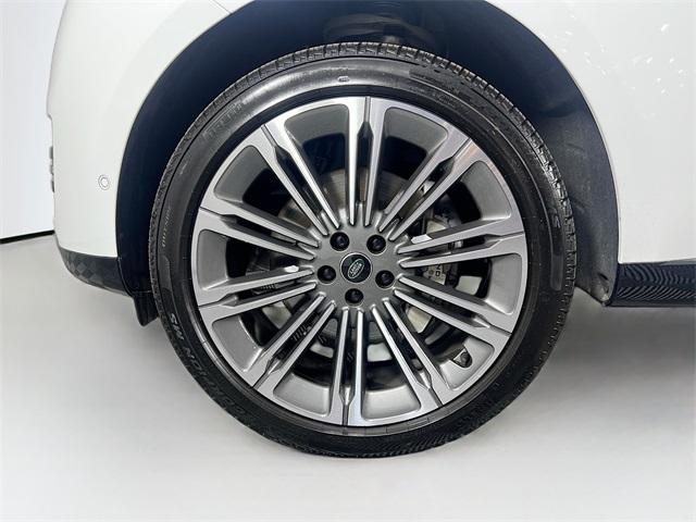 Photo of 2025 Fuji White Land Rover Range Rover