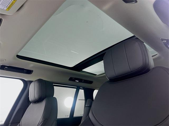 Photo of 2025 Fuji White Land Rover Range Rover