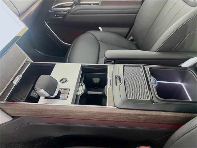 Photo of 2025 Fuji White Land Rover Range Rover