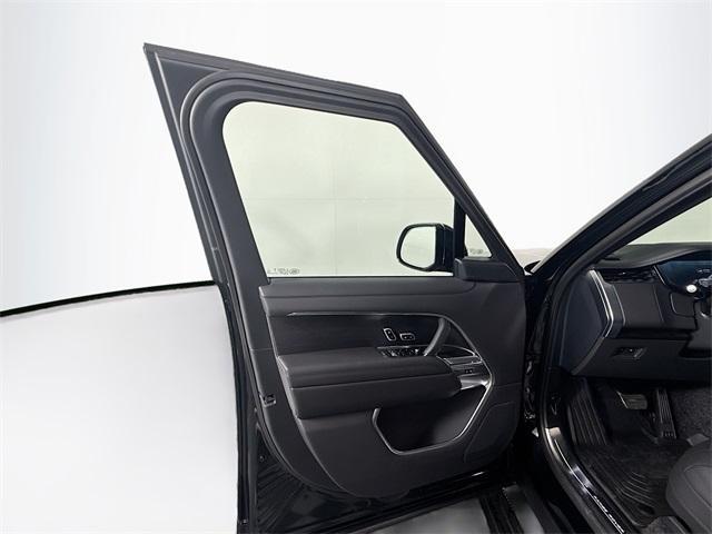 Photo of 2025 Santorini Black Land Rover Range Rover