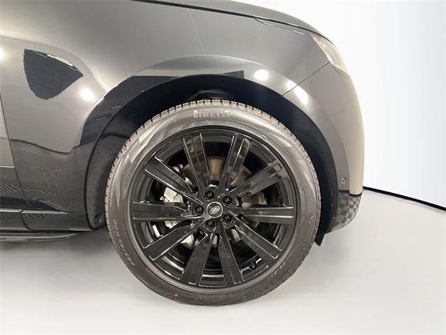 Photo of 2025 Santorini Black Land Rover Range Rover