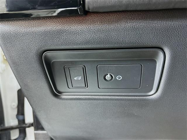 Photo of 2022 Fuji White Land Rover Range Rover