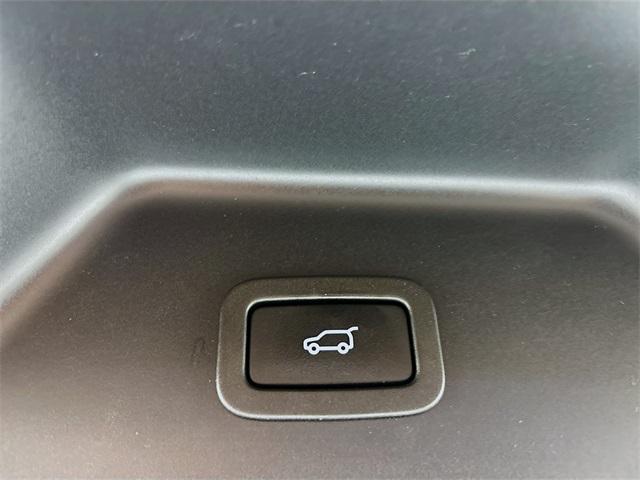 Photo of 2022 Fuji White Land Rover Range Rover