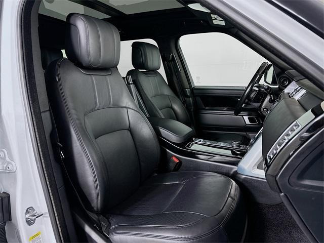 Photo of 2022 Fuji White Land Rover Range Rover