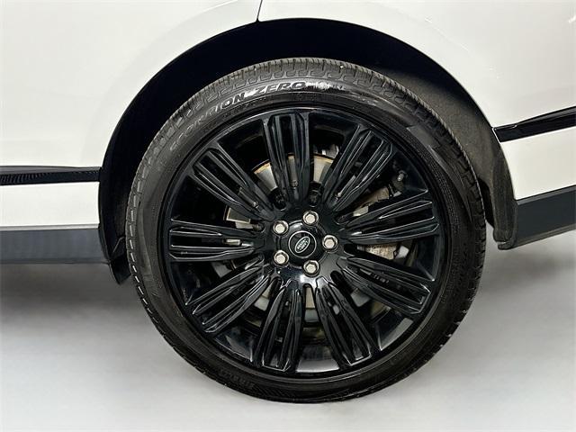 Photo of 2022 Fuji White Land Rover Range Rover
