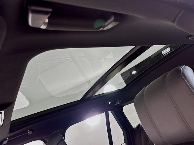Photo of 2022 Fuji White Land Rover Range Rover