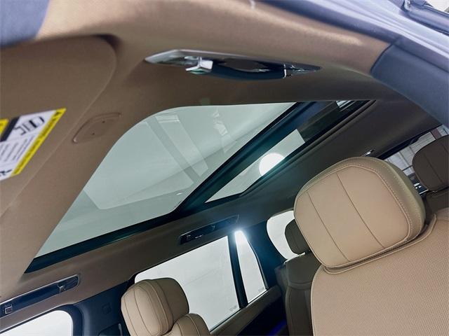 Photo of 2025 Fuji White Land Rover Range Rover