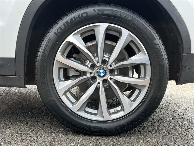 Photo of 2019 Mineral White Metallic BMW X3