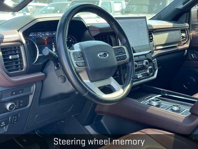 Photo of 2022 Silver Metallic Ford Expedition Max