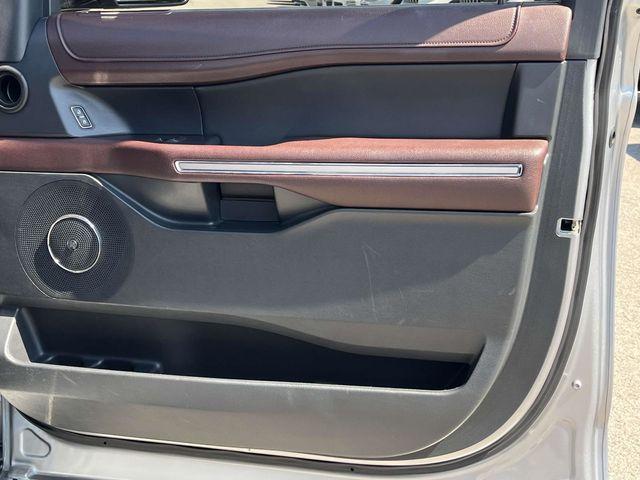 Photo of 2022 Silver Metallic Ford Expedition Max