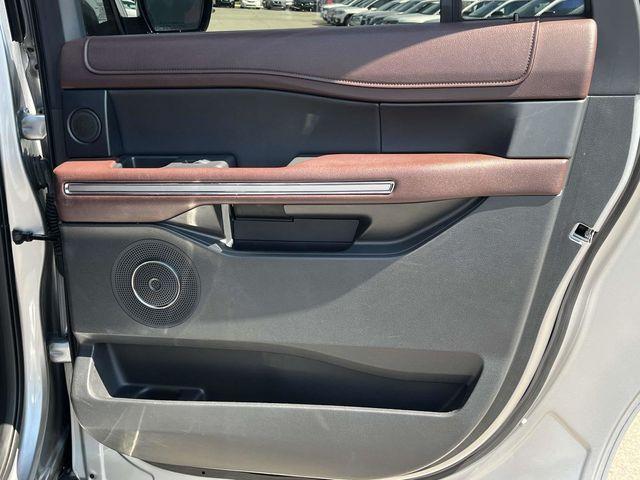 Photo of 2022 Silver Metallic Ford Expedition Max