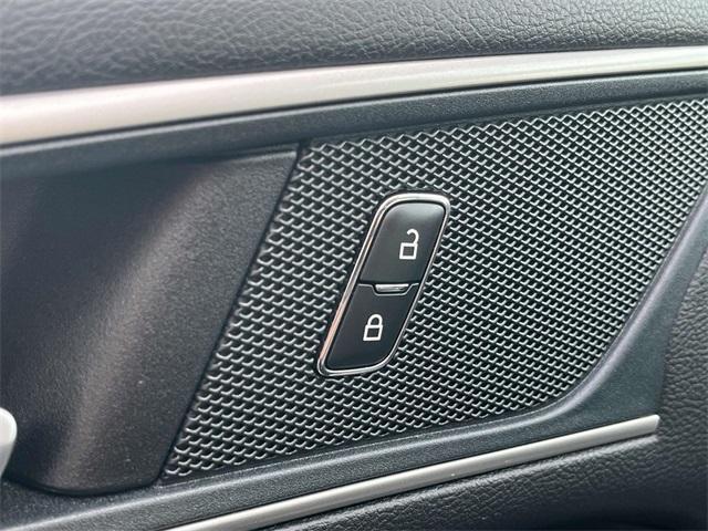 Photo of 2024 Oxford White Ford Edge