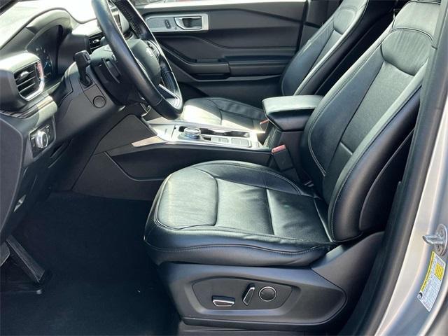Photo of 2020 Silver Metallic Ford Explorer