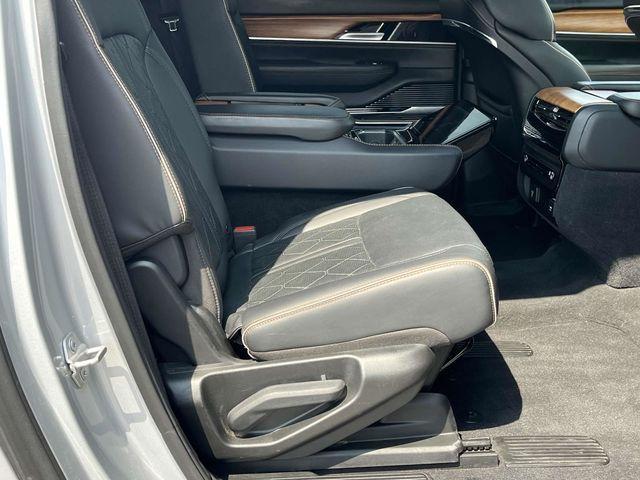 Photo of 2024 Silver Zynith Jeep Grand Wagoneer L