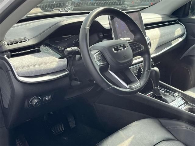 Photo of 2022 Bright White Clearcoat Jeep Compass