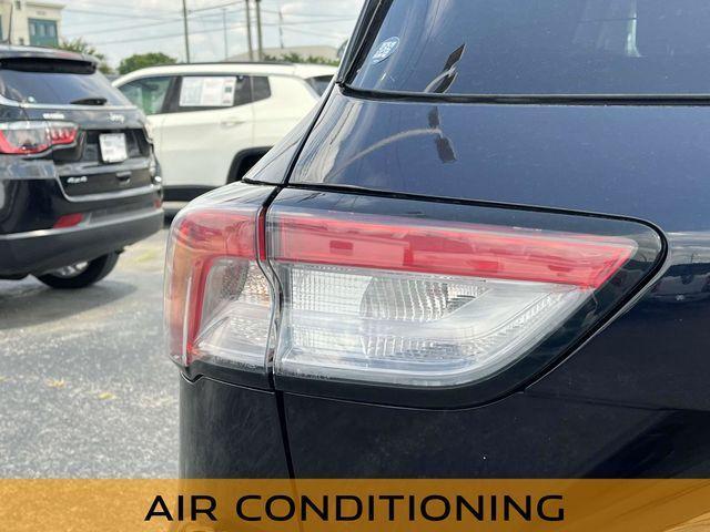 Photo of 2021 Blue Metallic Ford Escape