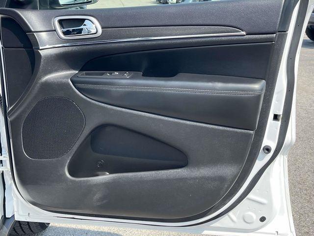 Photo of 2018 Bright White Clearcoat Jeep Grand Cherokee