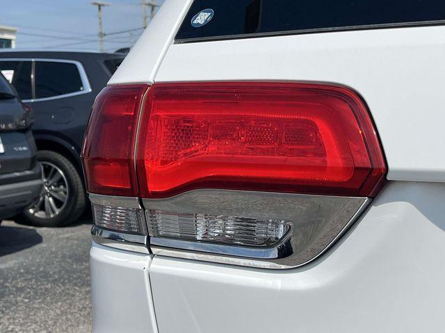 Photo of 2018 Bright White Clearcoat Jeep Grand Cherokee