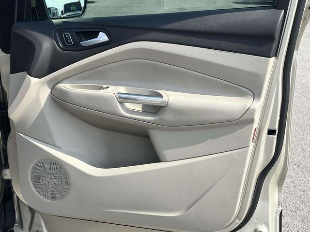 Photo of 2017 White Gold Metallic Ford Escape