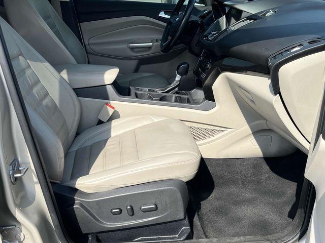 Photo of 2017 White Gold Metallic Ford Escape
