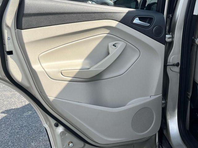 Photo of 2017 White Gold Metallic Ford Escape