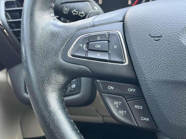 Photo of 2017 White Gold Metallic Ford Escape