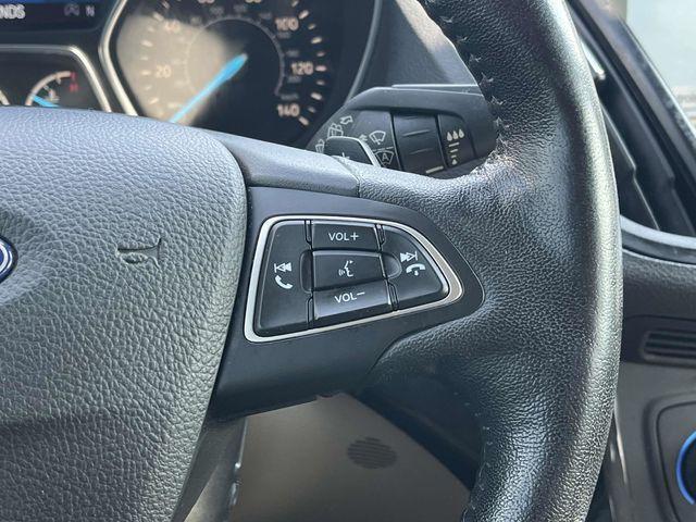 Photo of 2017 White Gold Metallic Ford Escape