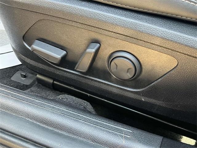 Photo of 2022 Ebony Black Kia K5