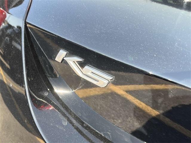 Photo of 2022 Ebony Black Kia K5