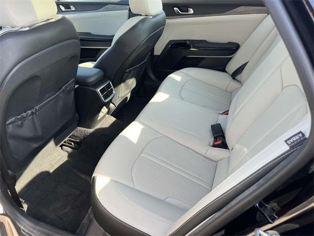 Photo of 2022 Ebony Black Kia K5