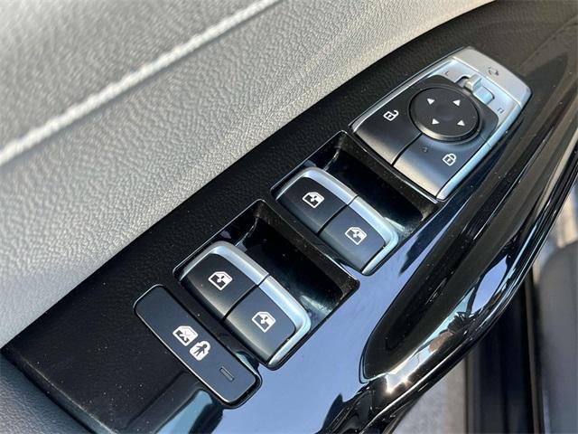 Photo of 2022 Ebony Black Kia K5