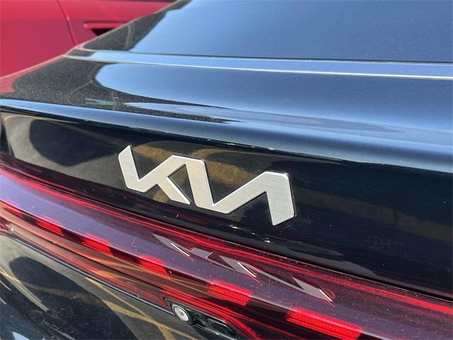 Photo of 2022 Ebony Black Kia K5