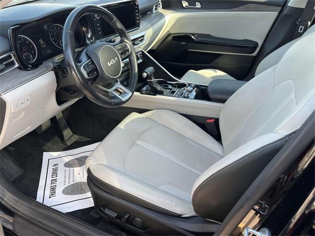 Photo of 2022 Ebony Black Kia K5