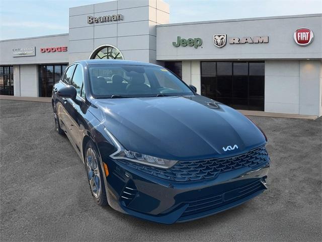 Photo of 2022 Ebony Black Kia K5