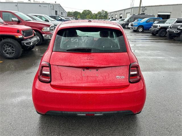 Photo of 2024 Red FIAT 500e