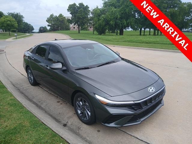 2024 Hyundai Elantra Hev