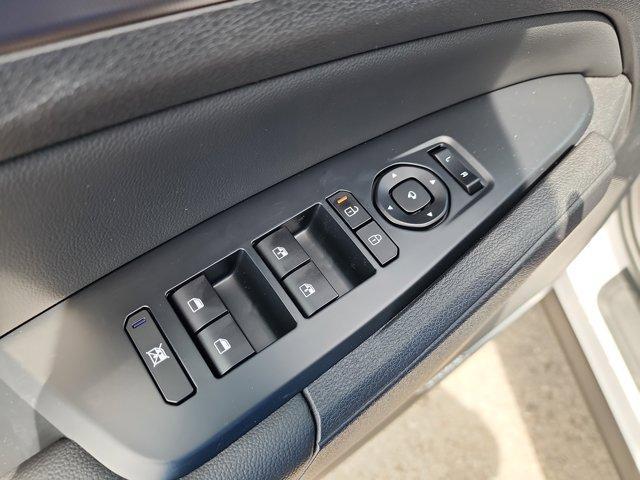 Photo of 2026 Glacial White Pearl Kia Sportage
