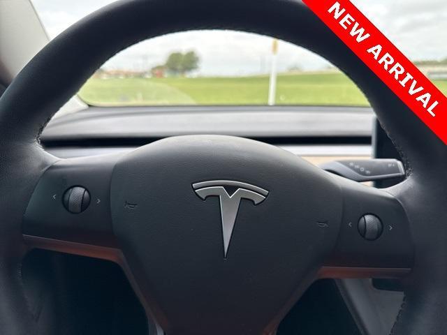 Photo of 2022 Gray Tesla Model 3