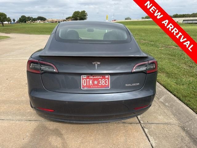 Photo of 2022 Gray Tesla Model 3
