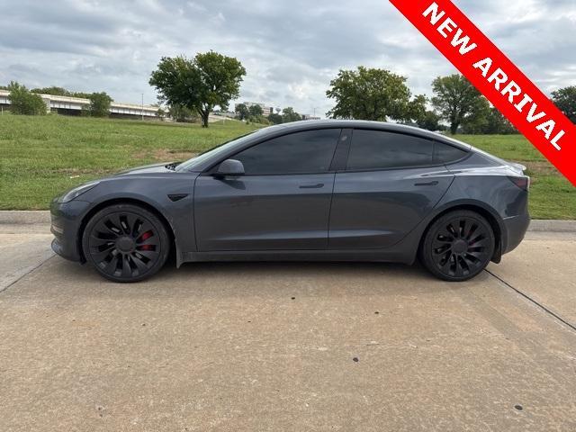 Photo of 2022 Gray Tesla Model 3