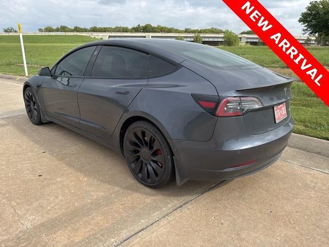 Photo of 2022 Gray Tesla Model 3